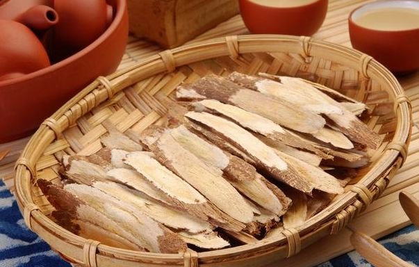 黄芪泡水加一物,女性经常喝两口,补血养颜,人也会越来越年轻 鹿血片 第1张 黄芪泡水加一物,女性经常喝两口,补血养颜,人也会越来越年轻 鹿血片 第1张