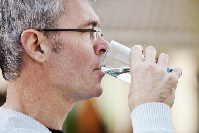 冬季是养肾的“黄金期”,学会这几招肾能养得好好的 鹿血片 第3张 冬季是养肾的“黄金期”,学会这几招肾能养得好好的 鹿血片 第3张