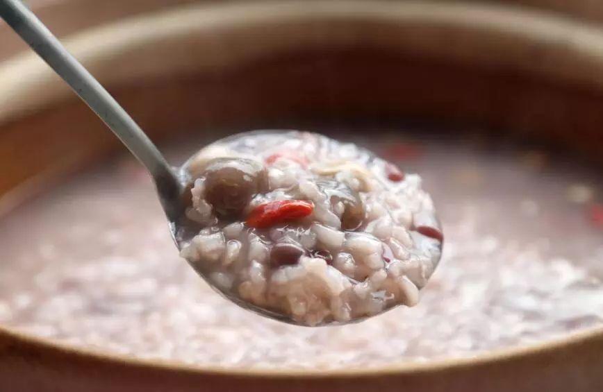 在家用花生熬粥,营养又美味,坚持吃一周,让身体健康 鹿血片 第3张 在家用花生熬粥,营养又美味,坚持吃一周,让身体健康 鹿血片 第3张