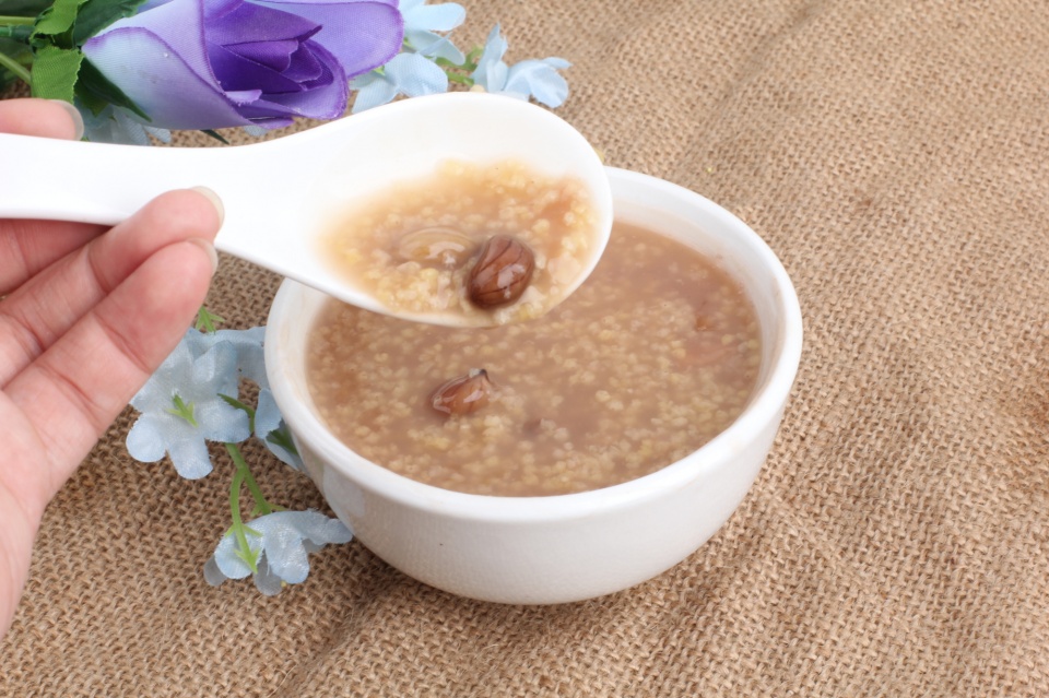 在家用花生熬粥,营养又美味,坚持吃一周,让身体健康 鹿血片 第5张 在家用花生熬粥,营养又美味,坚持吃一周,让身体健康 鹿血片 第5张