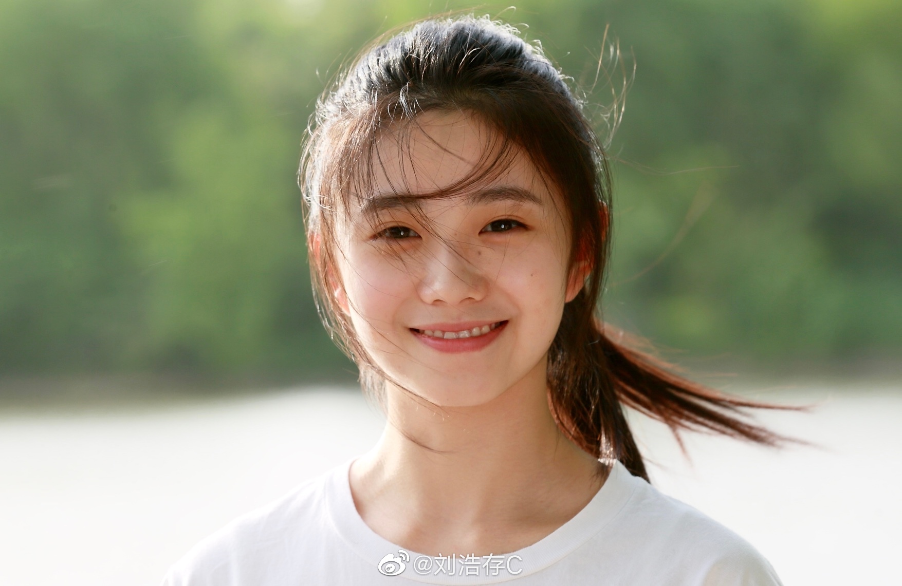 剪长发穿烂衣,没来得及开心就被“考验”,新谋女郎刘浩存不容易 鹿血片 第4张 剪长发穿烂衣,没来得及开心就被“考验”,新谋女郎刘浩存不容易 鹿血片 第4张