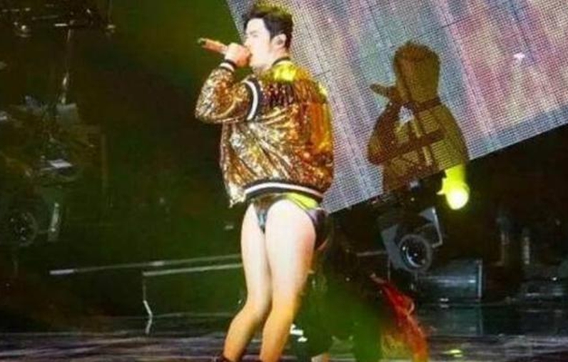 明星最想删除的照片，胡静成豪门大妈，梁朝伟直接被秒，尴尬至极 鹿血片 第8张