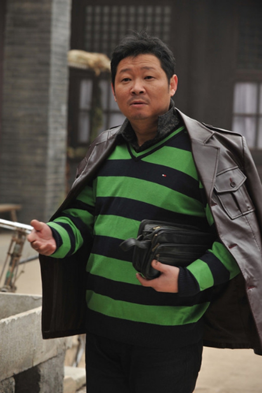 当年他因演太监成名，转行当导演赔光家产，如今回到家乡养鸡致富 鹿血片 第3张