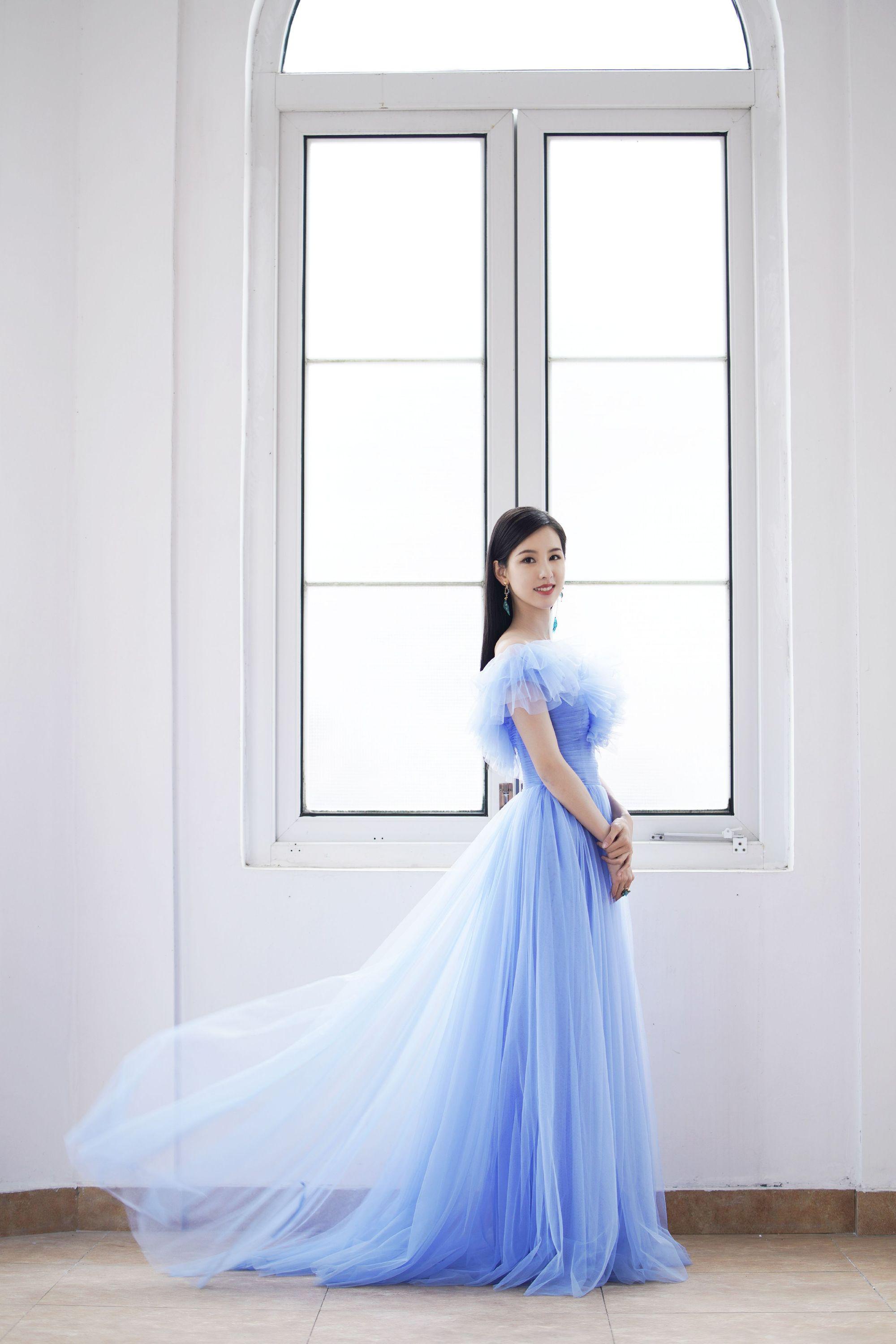 陈都灵早就该告别纯情路线了，这凡尔赛造型穿身上，太显气质 鹿血片 第7张