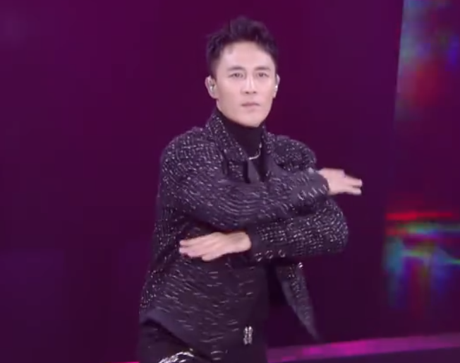 《追光吧哥哥》初舞台后人气排名：于朦胧最高，陈志朋杜淳垫底 鹿血片 第9张