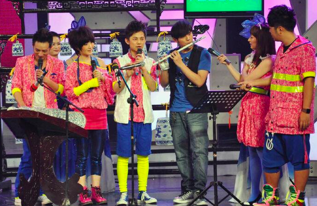 著名“金口哨”演奏大师，批《快本》收礼一事，何炅等人冤不冤？ 鹿血片 第3张