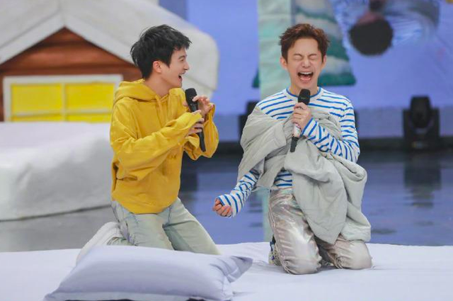 著名“金口哨”演奏大师，批《快本》收礼一事，何炅等人冤不冤？ 鹿血片 第10张