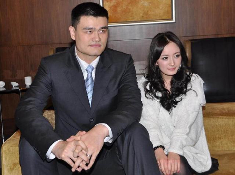 明星们的尴尬照片，范爷你这是遇到啥事了，竟然能这么的开心 鹿血片 第1张