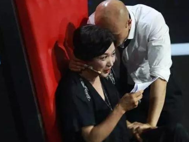 明星们的尴尬照片，范爷你这是遇到啥事了，竟然能这么的开心 鹿血片 第3张