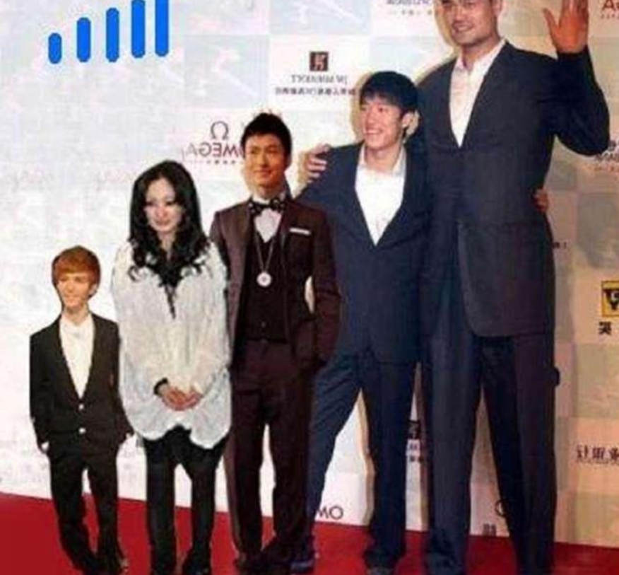 明星们的尴尬照片，范爷你这是遇到啥事了，竟然能这么的开心 鹿血片 第5张