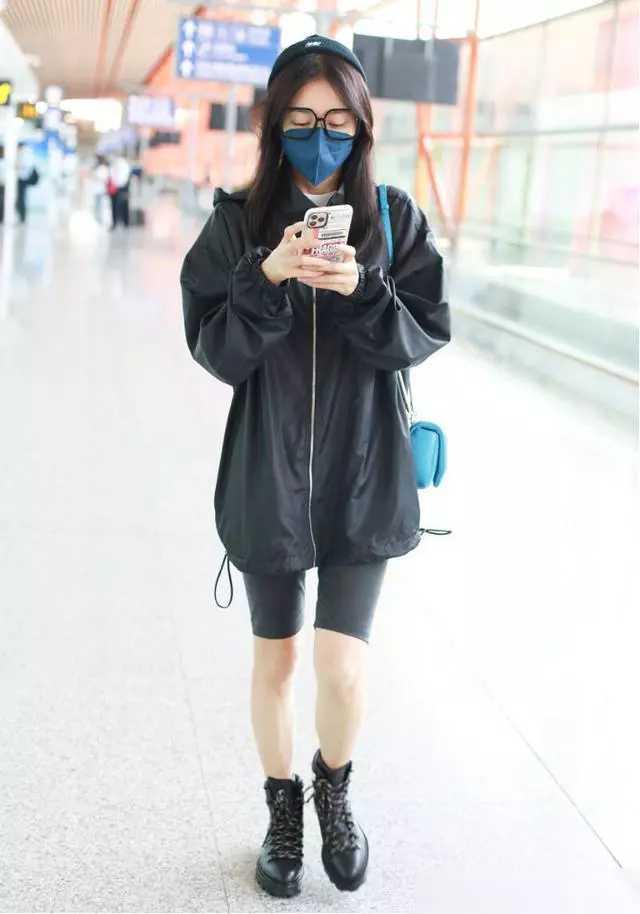 秦岚气质还是那么好，穿针织衫剪一刀炫腹，配上渔夫帽天生的主角 鹿血片 第5张