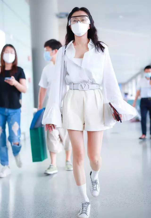 秦岚气质还是那么好，穿针织衫剪一刀炫腹，配上渔夫帽天生的主角 鹿血片 第7张