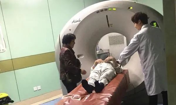 新冠病毒“侵犯”你的双肺时,会出现3个征兆,尽快就医才好 鹿血片 第2张 新冠病毒“侵犯”你的双肺时,会出现3个征兆,尽快就医才好 鹿血片 第2张