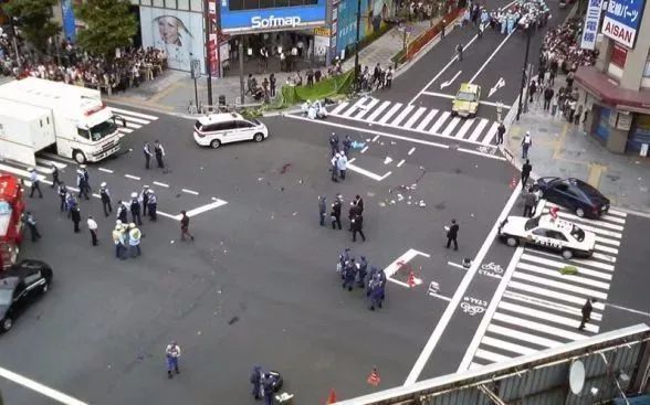 驾车冲撞人群致5死13伤,无差别杀人有多可怕? 鹿血片 第3张 驾车冲撞人群致5死13伤,无差别杀人有多可怕? 鹿血片 第3张
